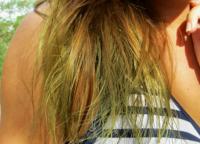 Slik fjerner du den grønne fargen etter å ha farget håret